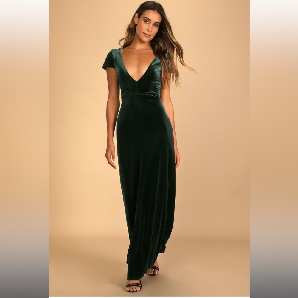 Lulu’s Feeling Flawless Emerald Green Velvet V-Neck Maxi Dress